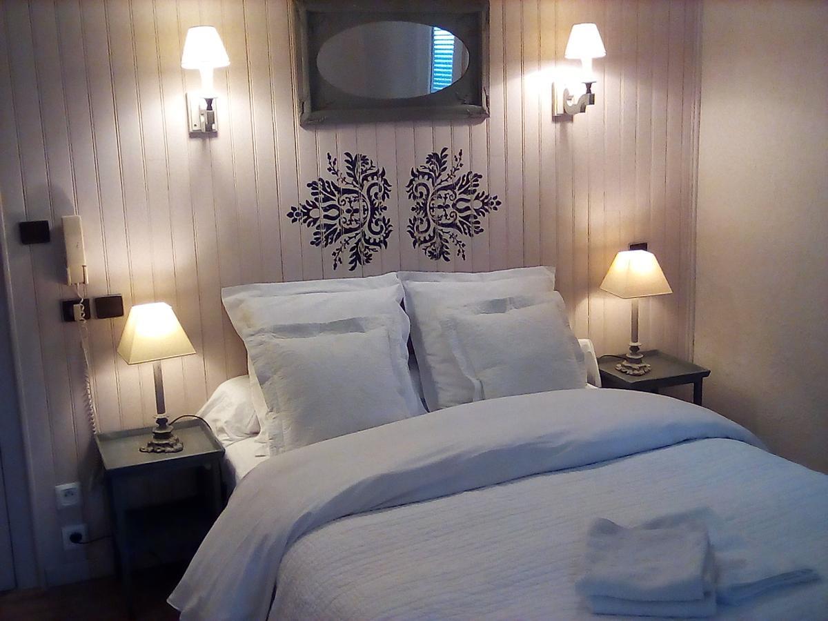 Pensjonat La Mirabelle-Casteil Country House Zewnętrze zdjęcie