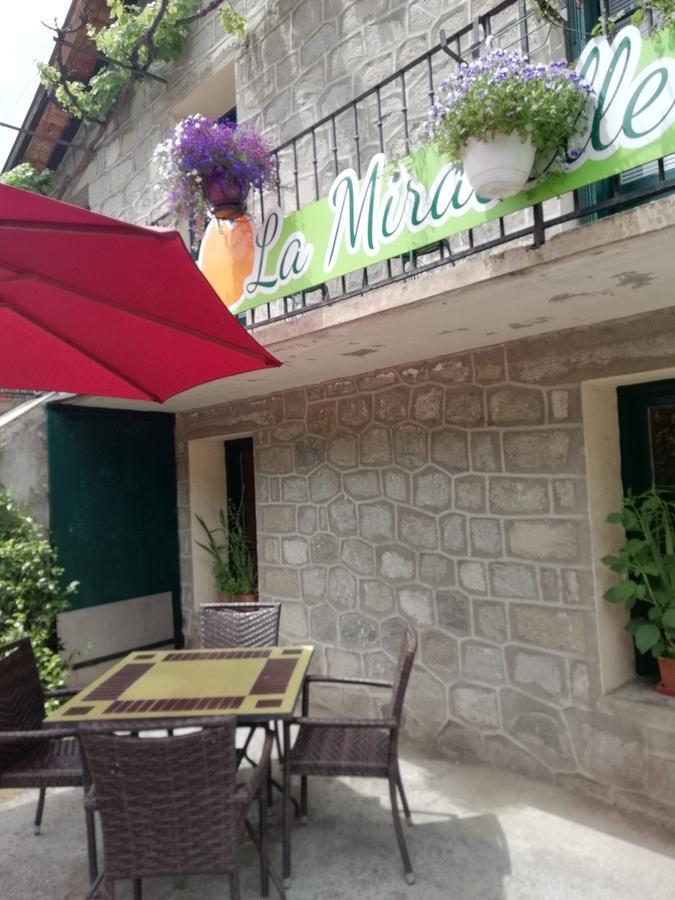 Pensjonat La Mirabelle-Casteil Country House Zewnętrze zdjęcie
