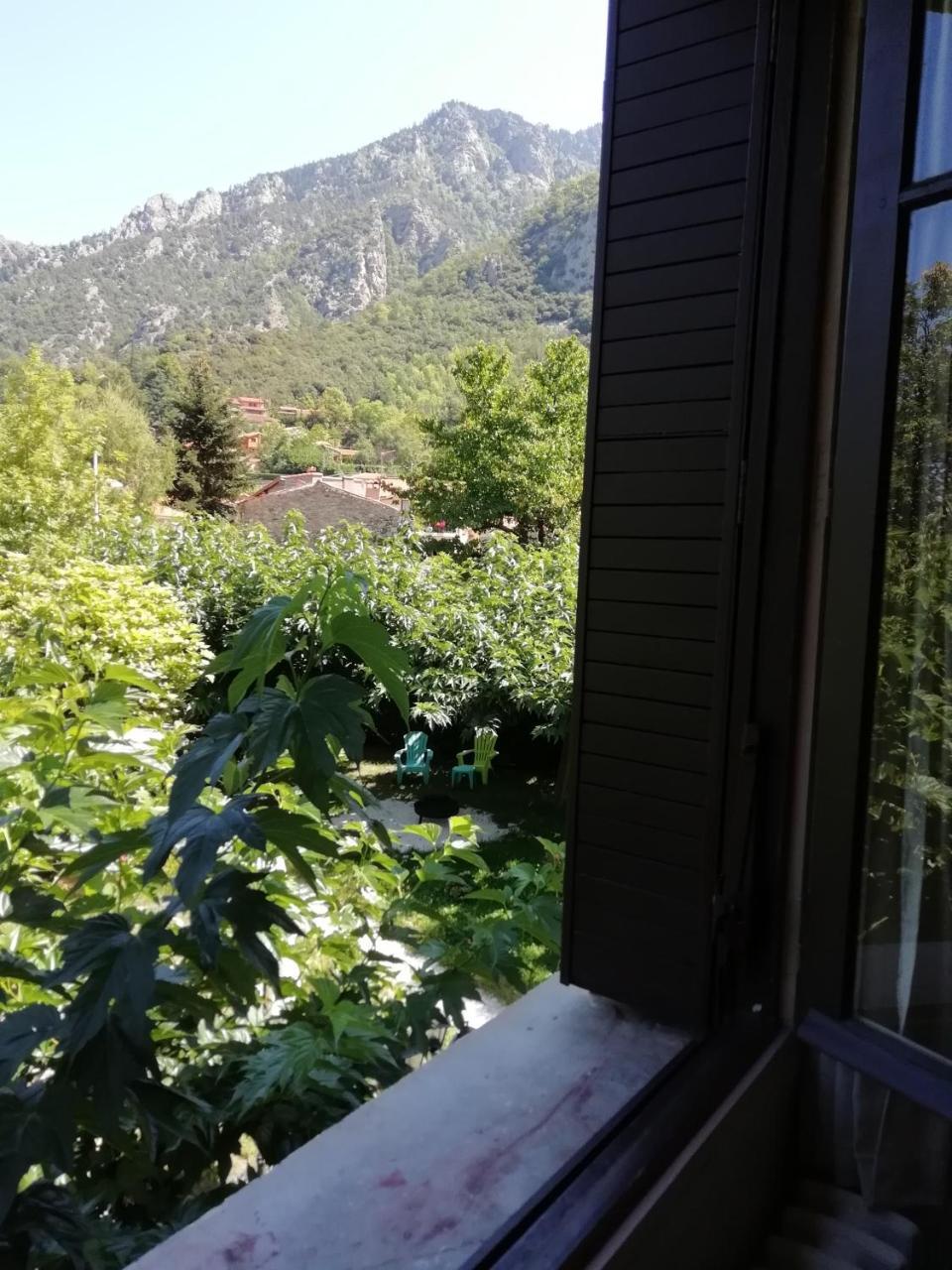 Pensjonat La Mirabelle-Casteil Country House Zewnętrze zdjęcie