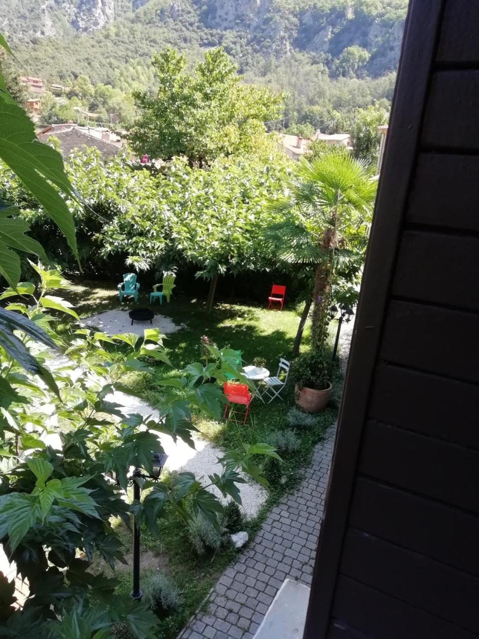 Pensjonat La Mirabelle-Casteil Country House Zewnętrze zdjęcie