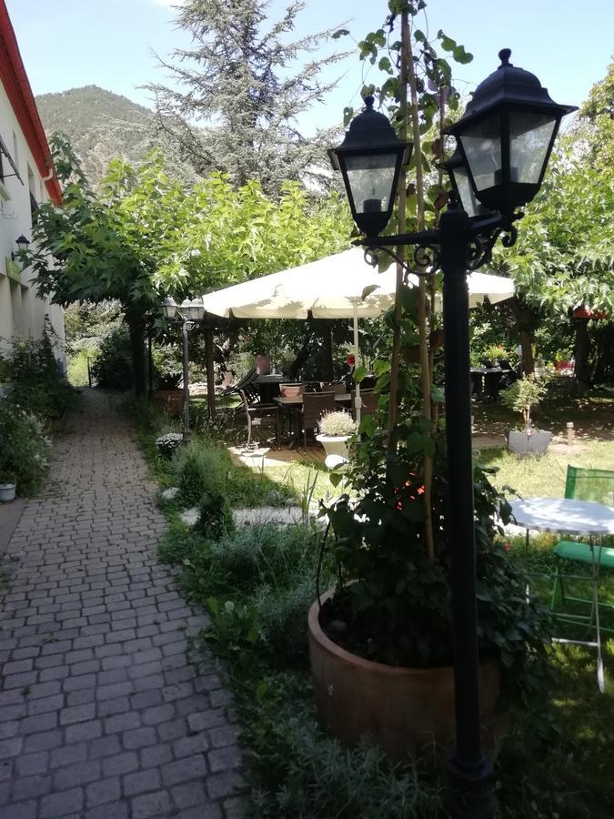 Pensjonat La Mirabelle-Casteil Country House Zewnętrze zdjęcie