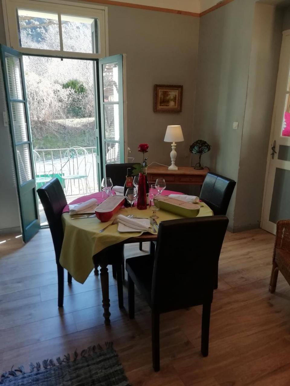 Pensjonat La Mirabelle-Casteil Country House Zewnętrze zdjęcie