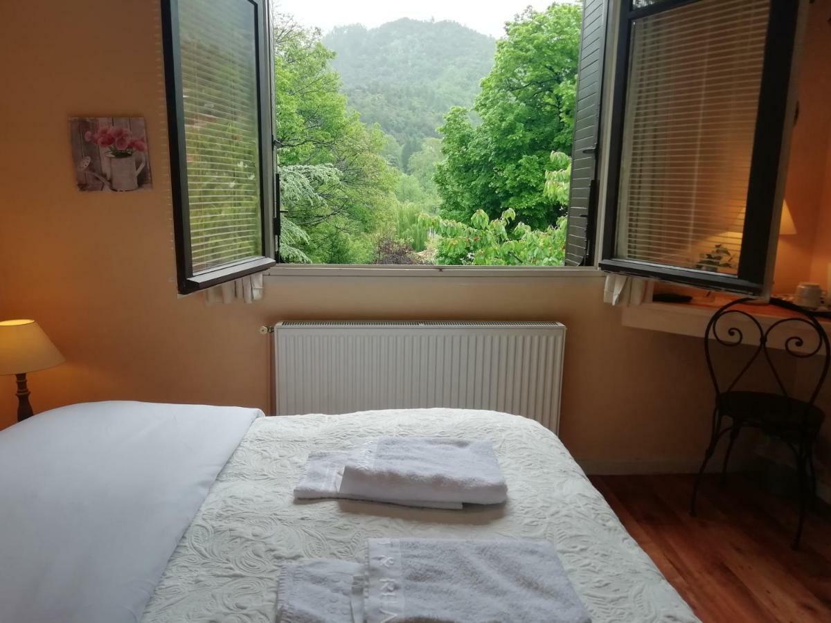 Pensjonat La Mirabelle-Casteil Country House Zewnętrze zdjęcie