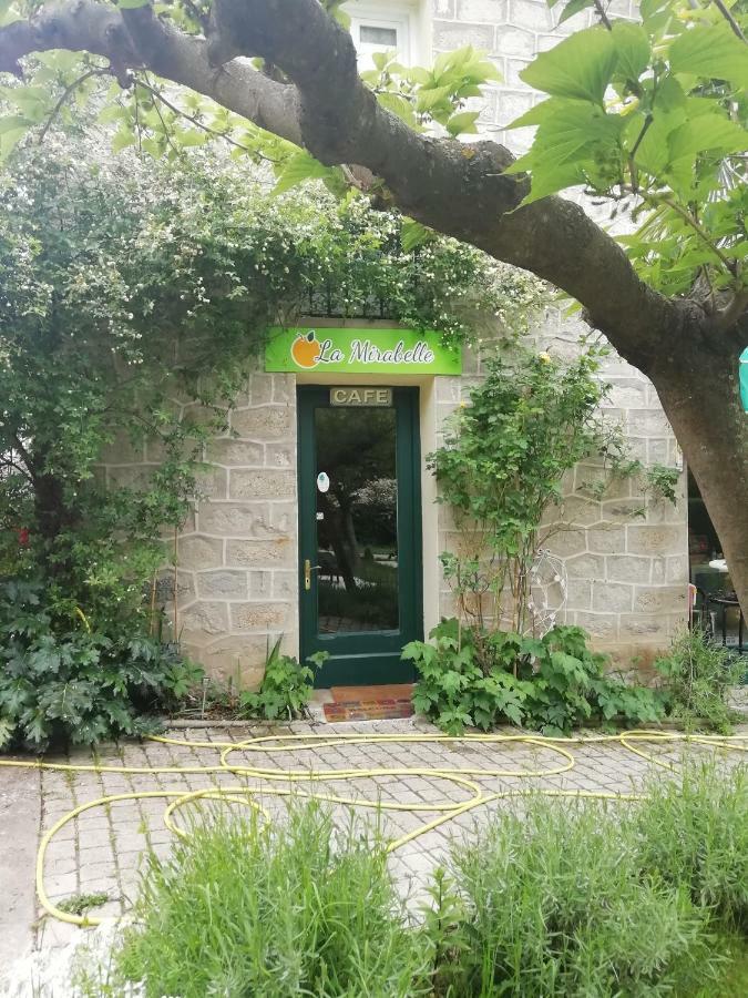 Pensjonat La Mirabelle-Casteil Country House Zewnętrze zdjęcie