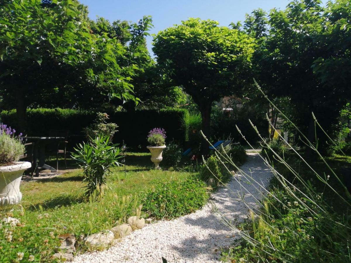 Pensjonat La Mirabelle-Casteil Country House Zewnętrze zdjęcie